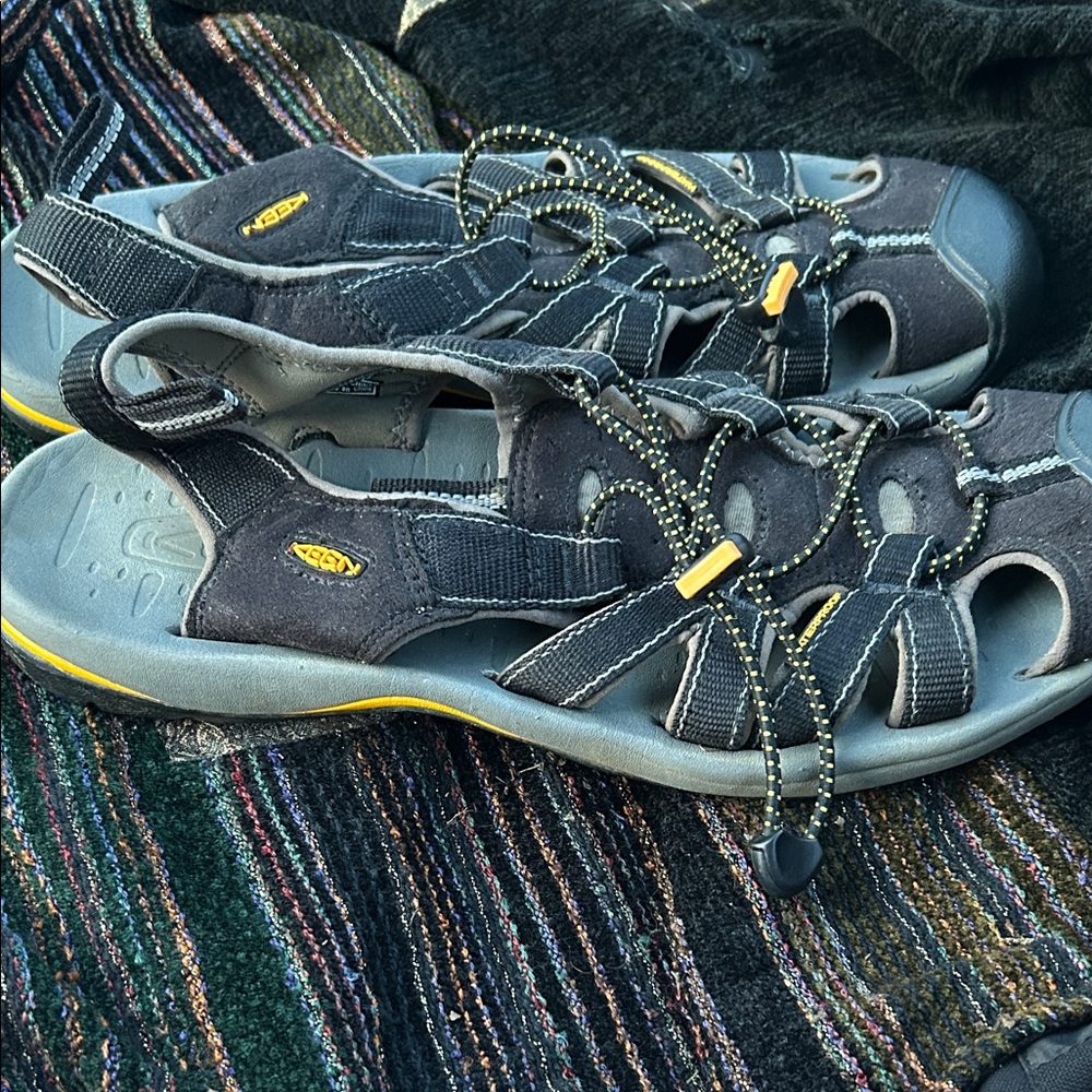 Like new Keen Black and Gray Athletic Sandals - Picture 6 of 7